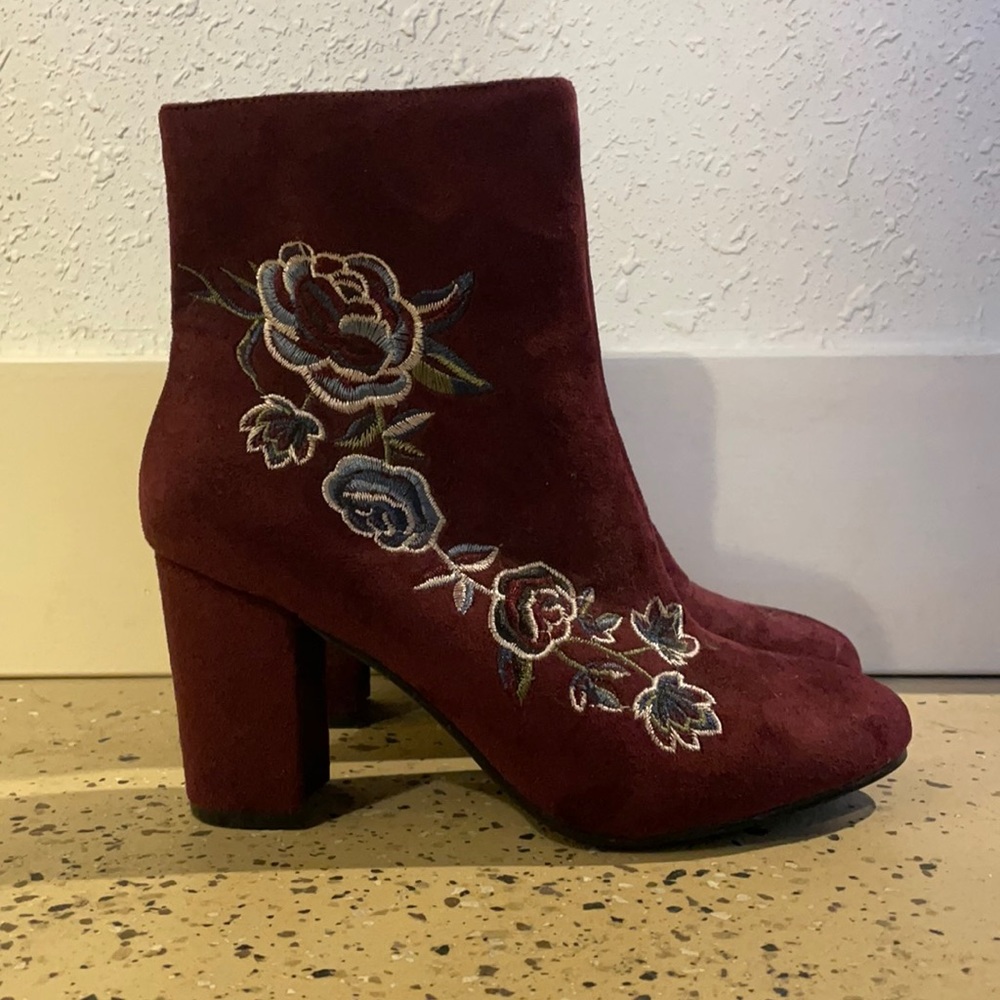 Hippie Laundry Floral Toe-Closed Heel Boots
